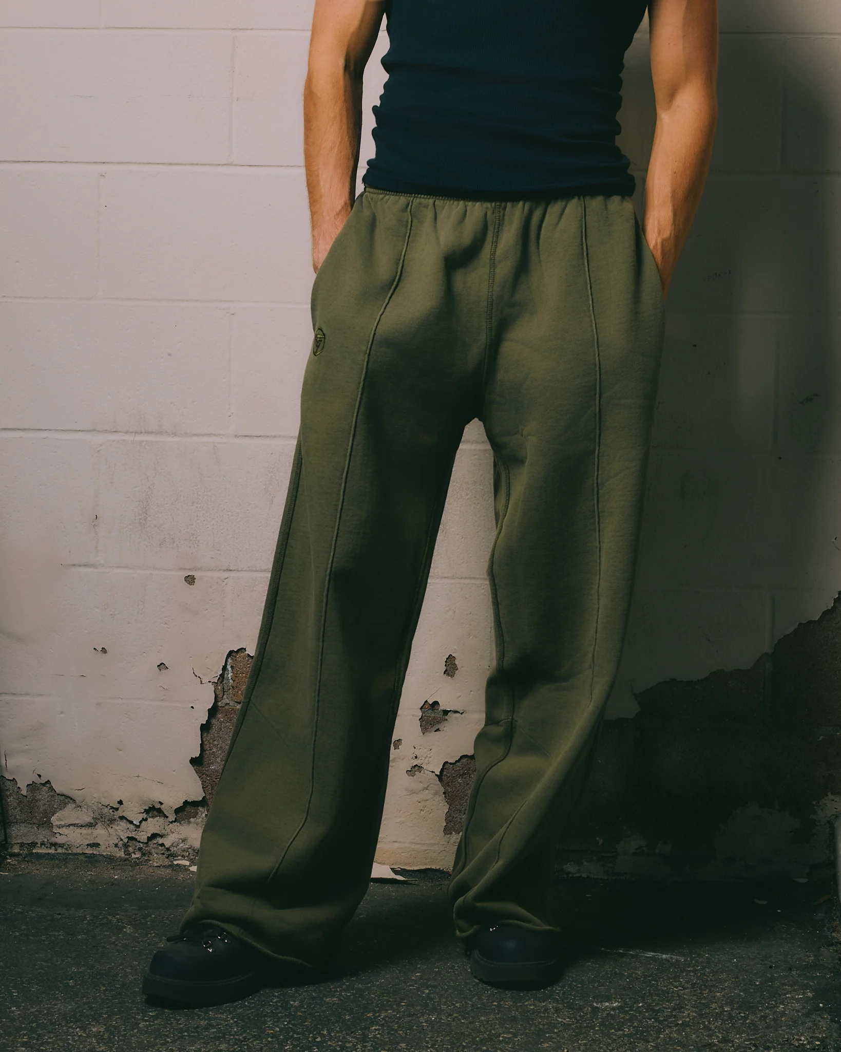 HYPLAND HEAVY WEIGHT PLEATED LOGO SWEAT PANTS (OLIVE) - Image 3