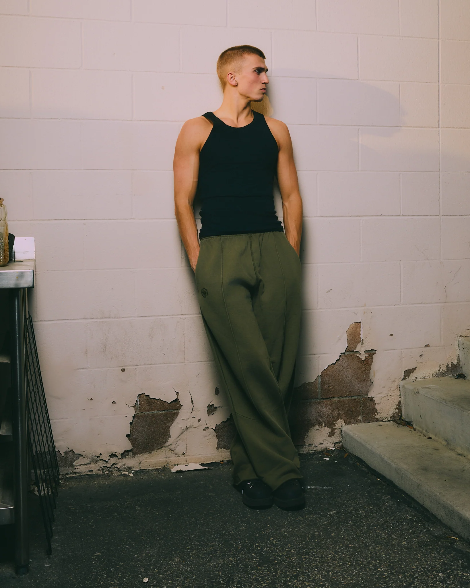 HYPLAND HEAVY WEIGHT PLEATED LOGO SWEAT PANTS (OLIVE) - Image 4