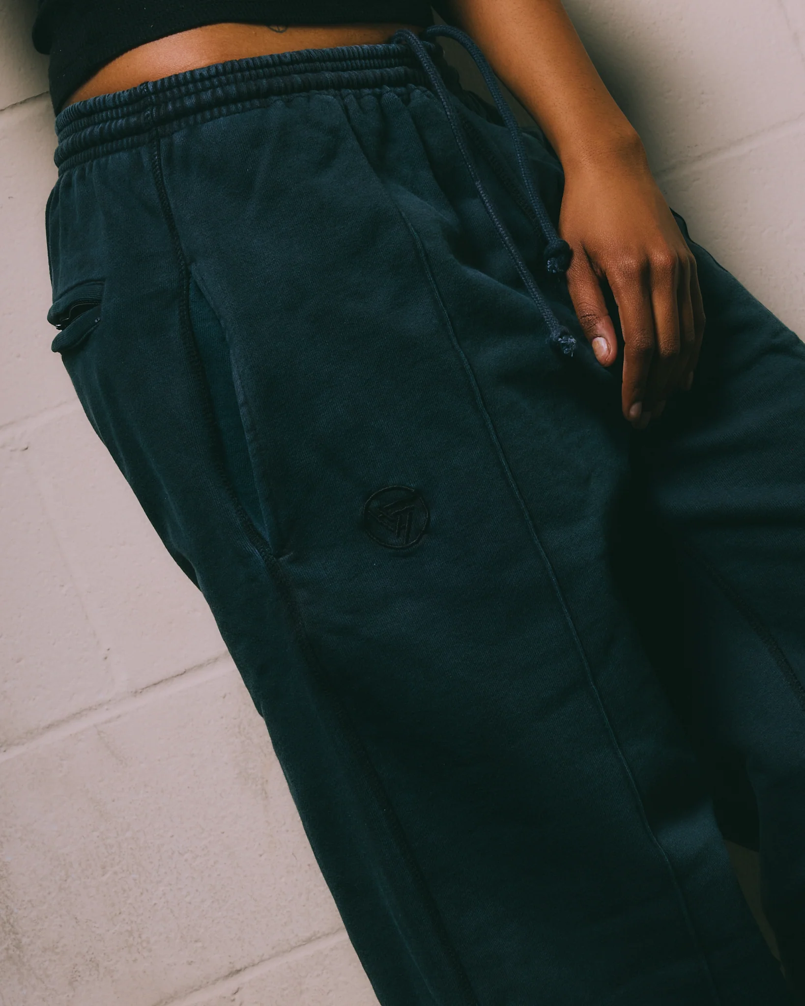 HYPLAND HEAVY WEIGHT PLEATED LOGO SWEAT PANTS (VINTAGE BLACK) - Image 4